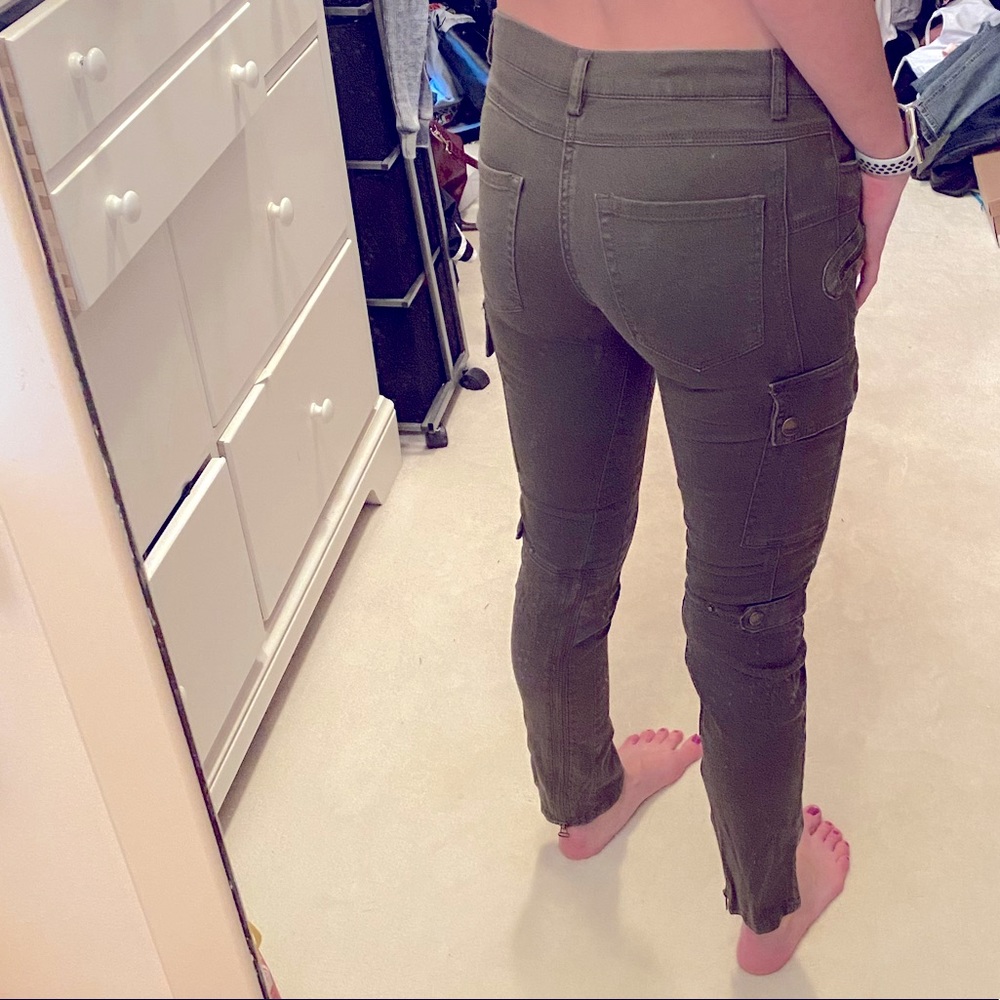 Blank NYC NWOT army green cargo jeans with zippers, pockets low rise